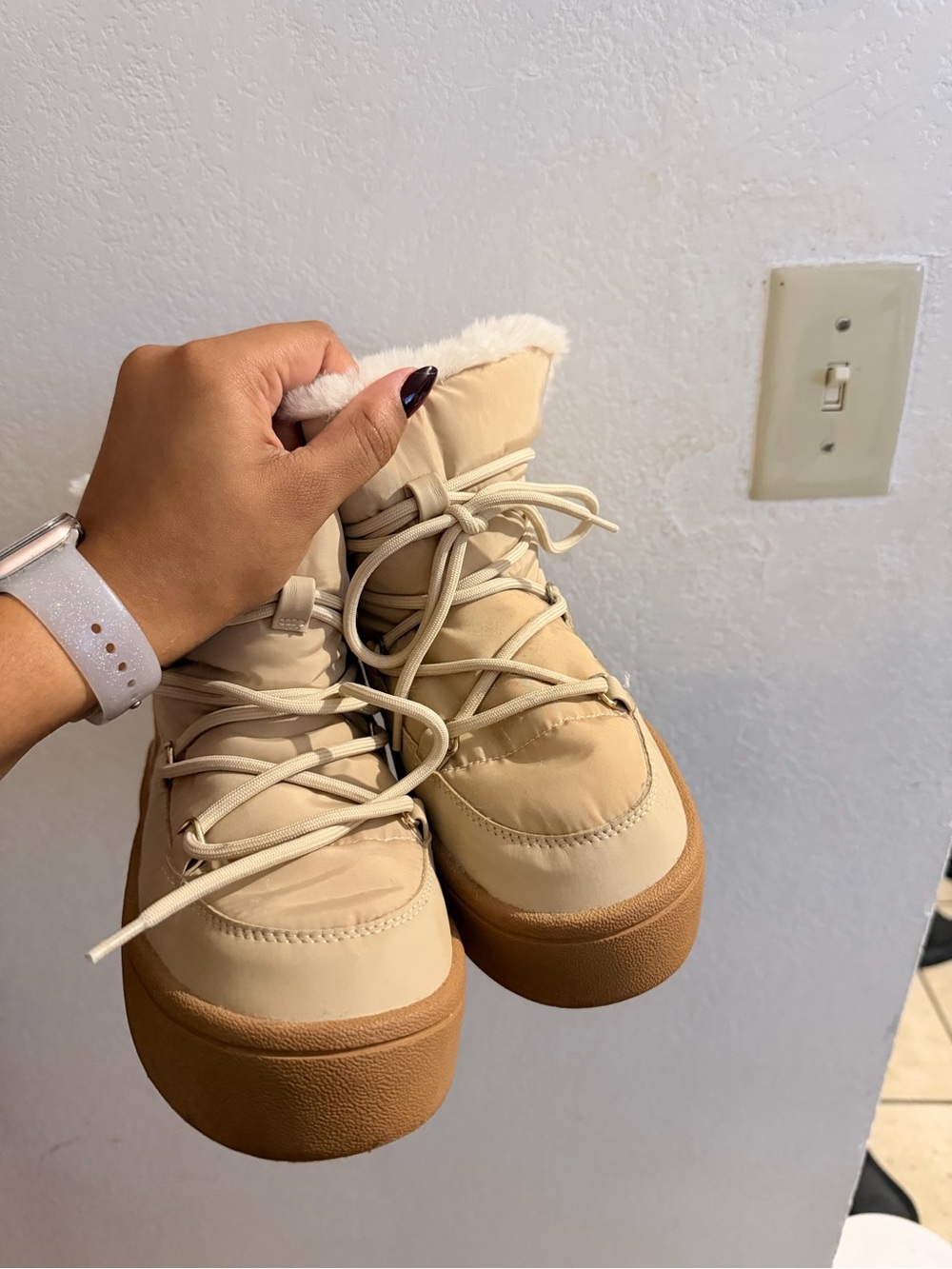 Old Navy Cream Lace-Up Platform Winter Boots with Brown Sole